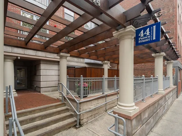 44 Prince St APT 402, Boston, MA 02113