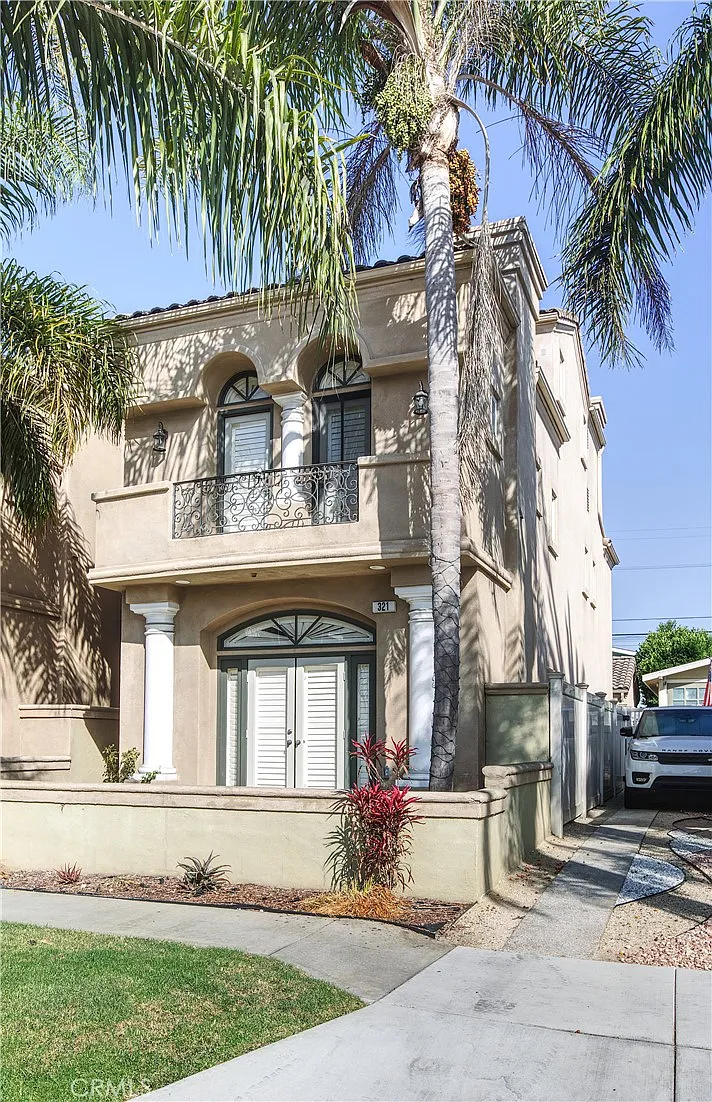3 bed, 2.5 bath, 2425 sqft, $7,000 — Photo 1