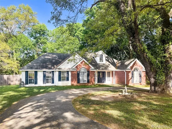 2 Wesley Dr, Deatsville, AL 36022