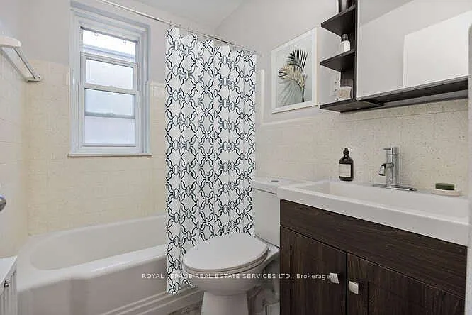 18 Anglesey Blvd #203 — Photo 7