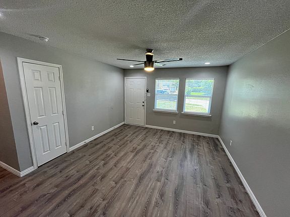 4th image of 513 Henderson Cir
