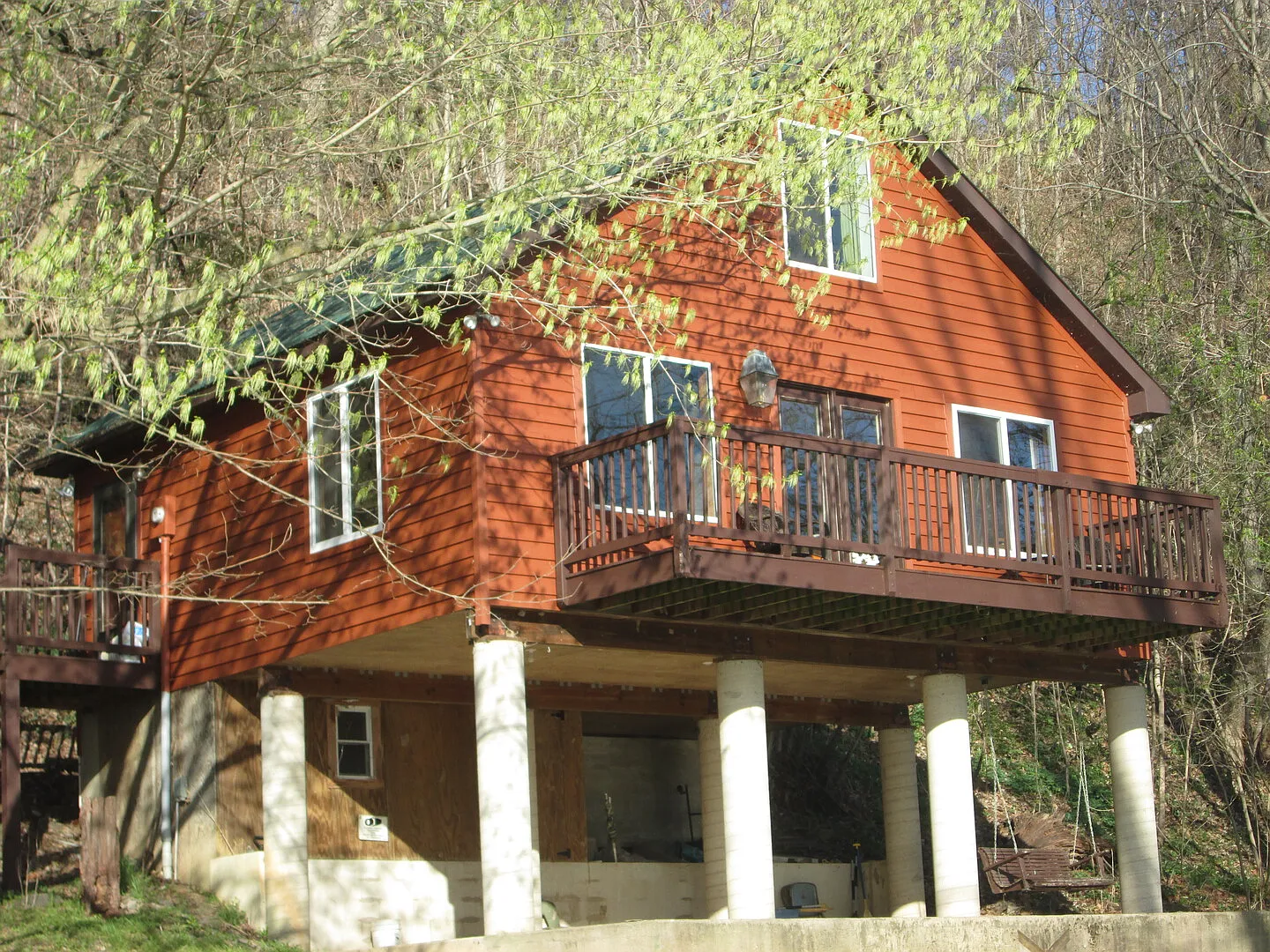 Private Luxury Cabin right on The Shenandoah River — Photo 1