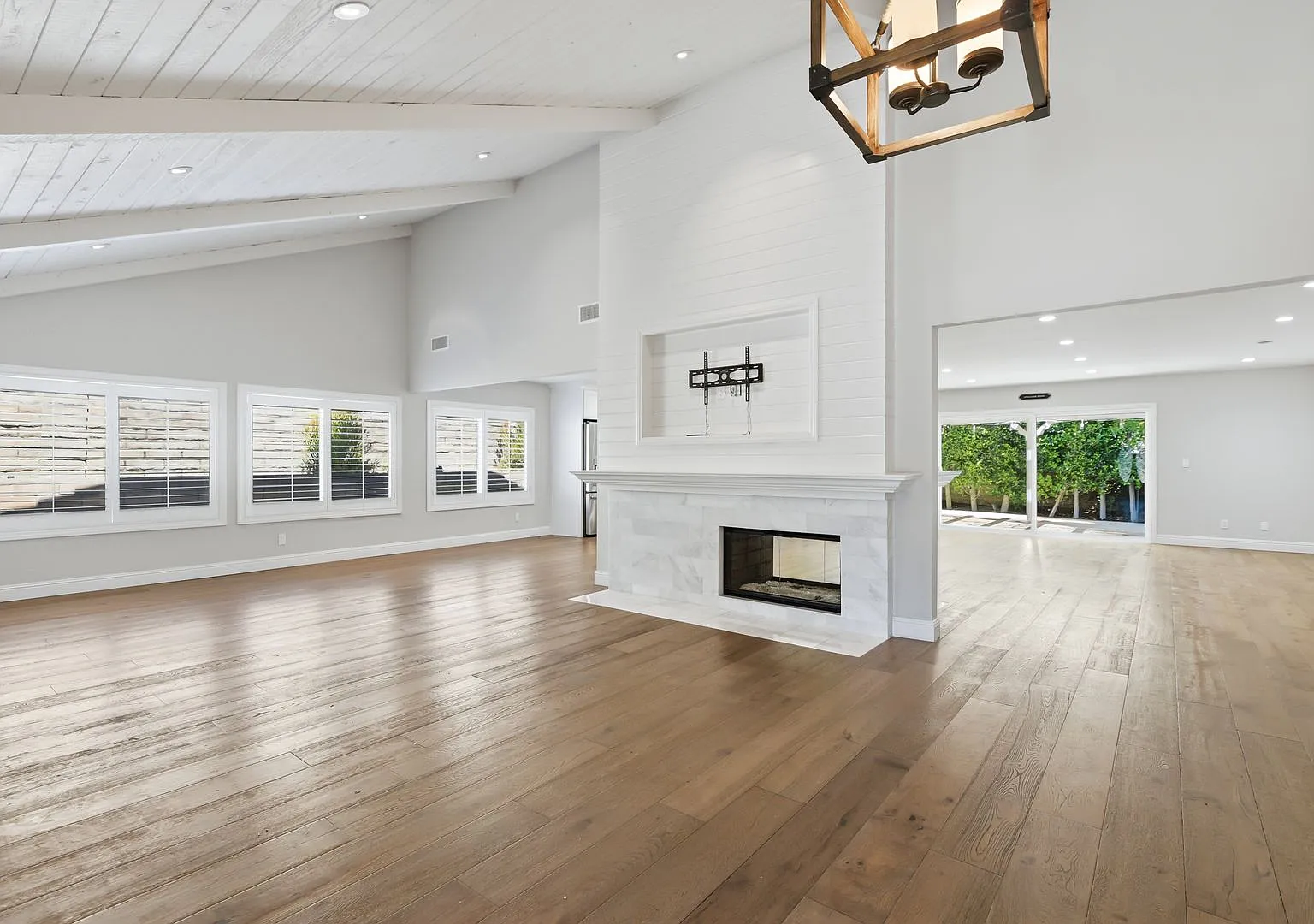 Fully Remodeled 4 Bed + 2.5 Bath Home in Desirable Westlake Hills! — Photo 4