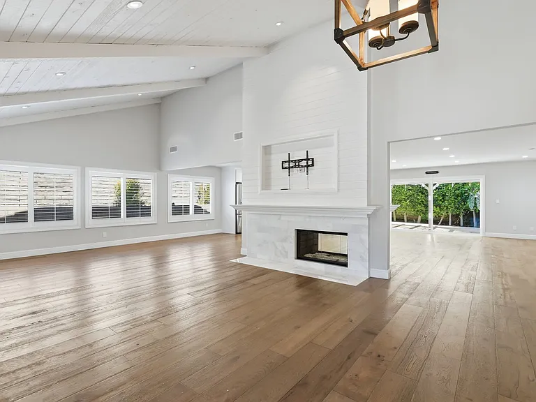 3235 W Sierra Dr — Photo 4