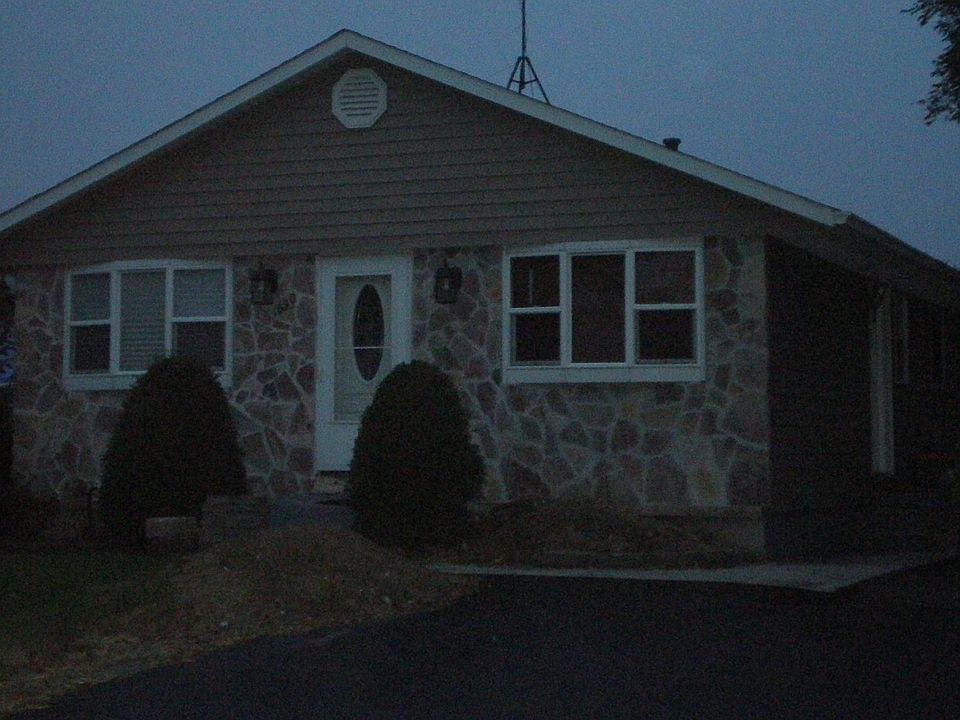 1st image of 1630 N Oak Ave