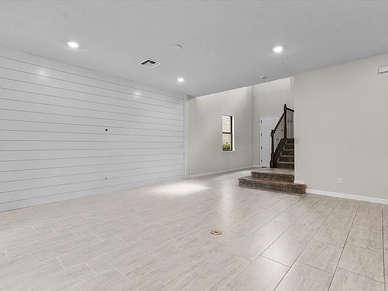 640 SE Monet Dr — Photo 12