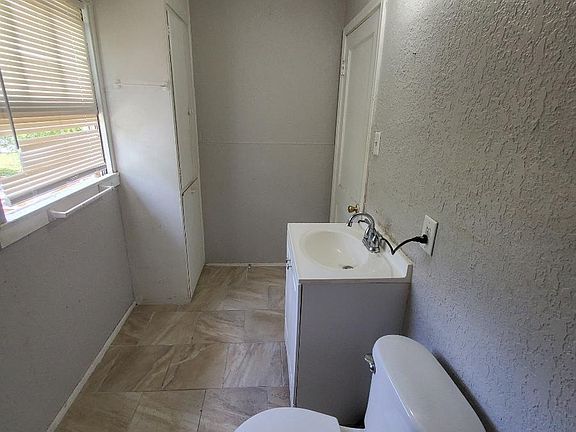 4th image of 646 Glazebrook St #4