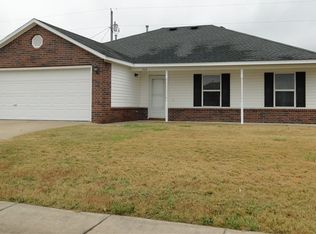 900 Bradford St SW, Gravette, AR 72736