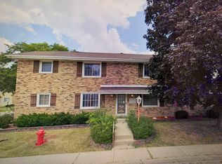7520 Country Ln APT 1E, Darien, IL 60561