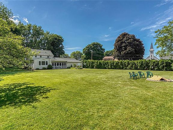 3rd image of 12 Sherwood Ave