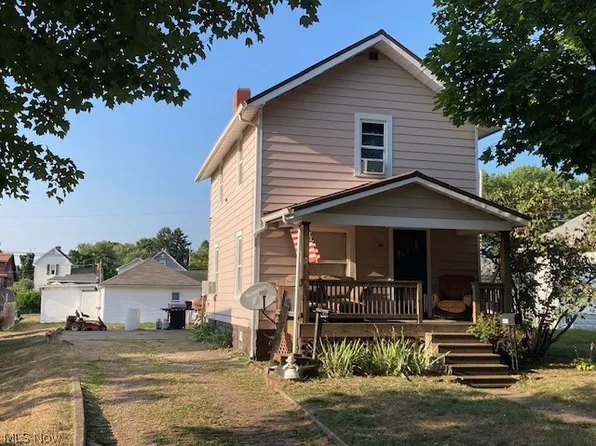 1039 Ray Ave NW, New Philadelphia, OH 44663