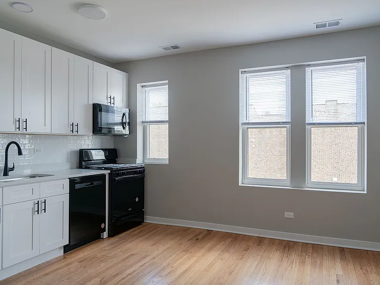 3051 W Leland Ave — Photo 17
