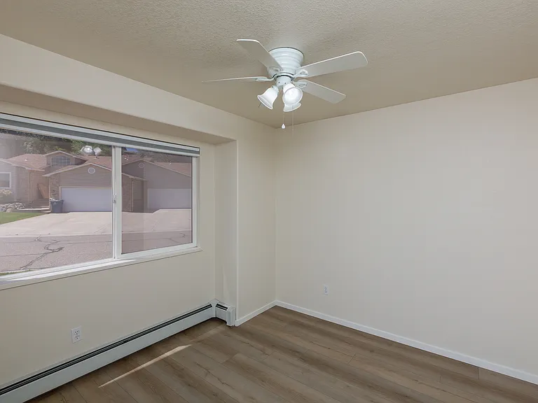 528 Park Ridge Ct — Photo 42