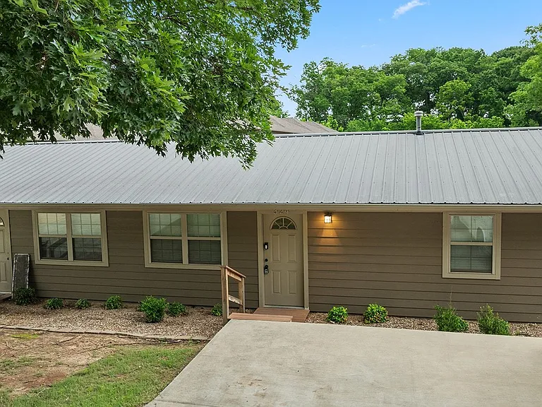 328 N Double Springs Rd — Photo 1