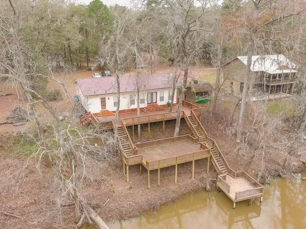 97 Riverview Dr, Hawkinsville, GA 31036