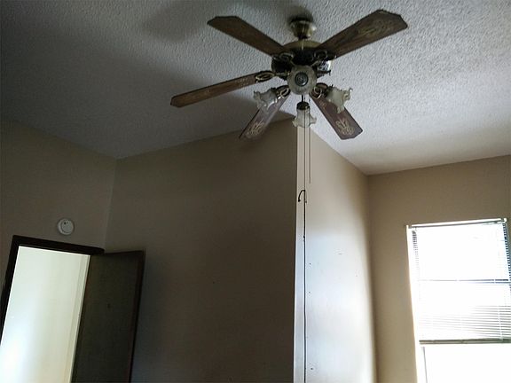 3rd image of 2329 S Crysler Ave #11373969