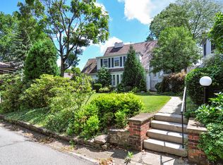 525 Briar Cliff Rd, Pittsburgh, PA 15221