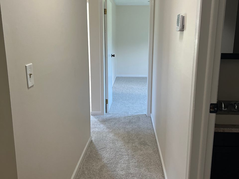 Upstairs hallway to bedrooms