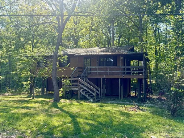 217 Lakeview Dr E, Thomasville, NC 27360