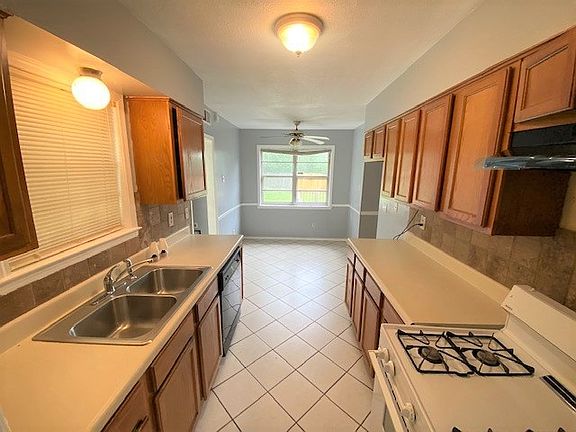 5th image of 1373 Heathcliff Dr
