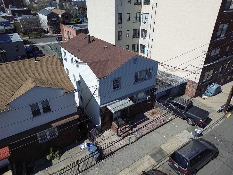 1st image of 81 Van Wagenen Ave