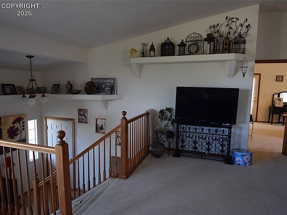 5th image of 75 Wild Rose Dr