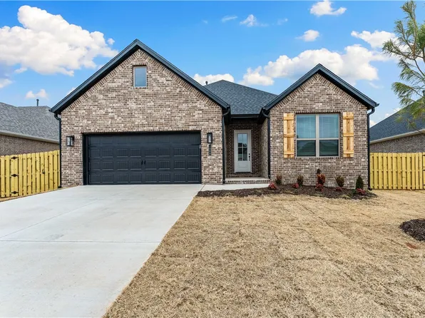 1906 Edwards St, Pea Ridge, AR 72751