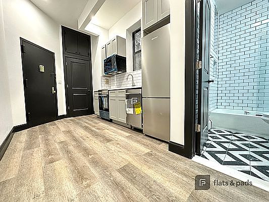 3rd image of 191 Jefferson Ave #2D
