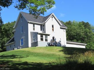 2205 Irish Rd, Magnolia, OH 44643