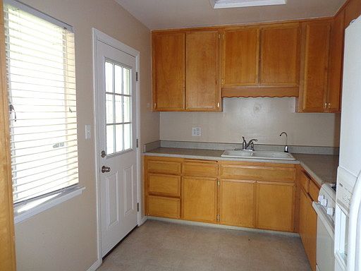 4th image of 1282 E 35th St