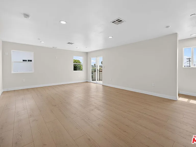 3436 Hunter St — Photo 6