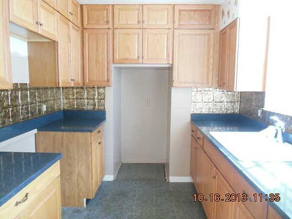 3rd image of 939 Woodsdale Ave