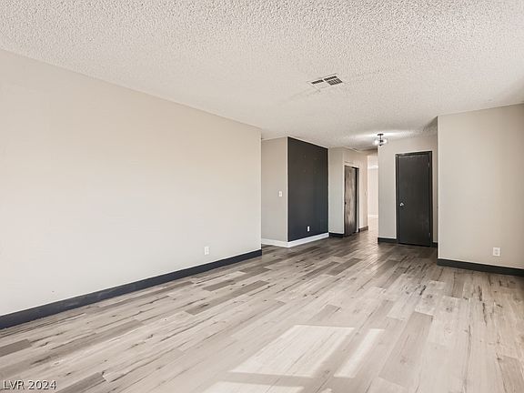 3rd image of 390 Tangerine Ct