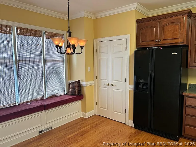 4890 Independence Dr — Photo 2