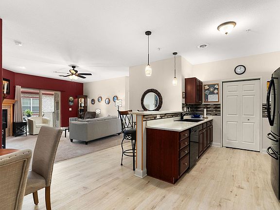 5th image of 955 Liberty Blvd Unit 205