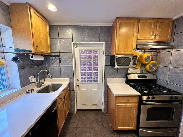 433 Warner St NW — Photo 8