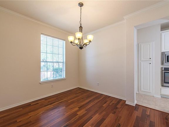 4th image of 2712 Barlow Ct