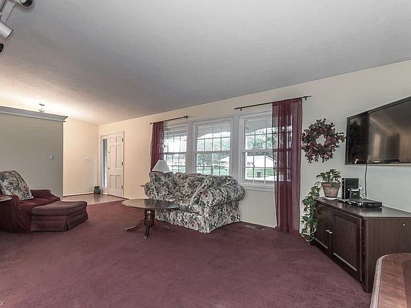 5th image of 6432 Curtiss Ct