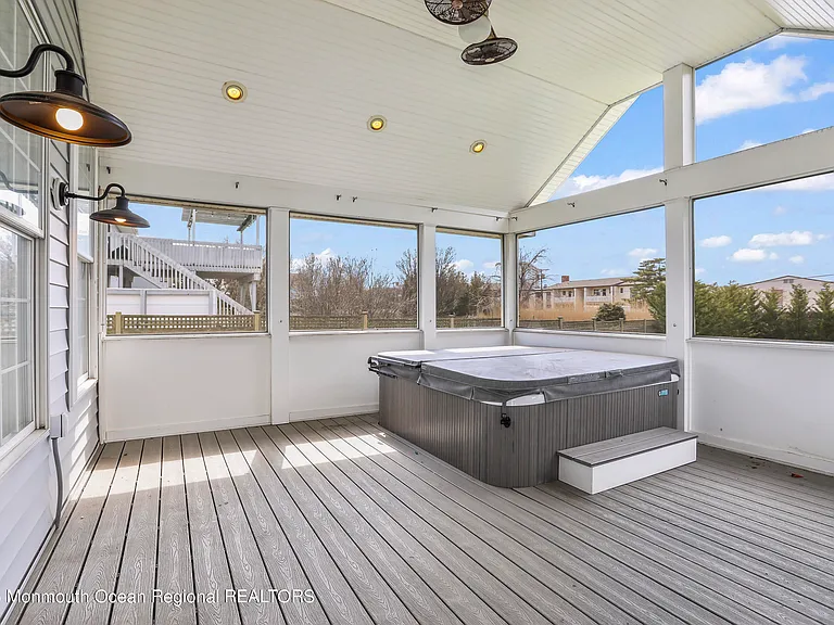 74 Seaview Ave — Photo 28