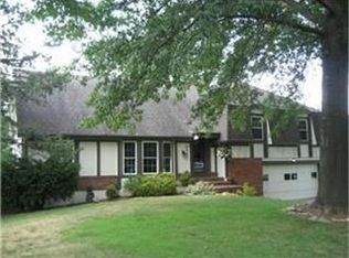 8807 W 104th St, Overland Park, KS 66212