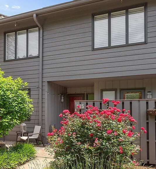 515 Crowfields Ln — Photo 2