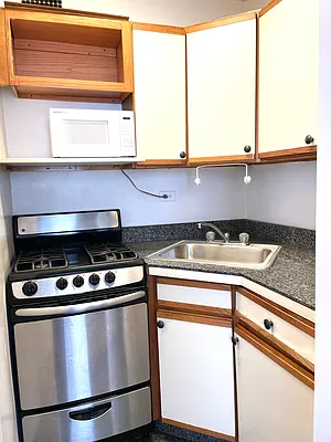 Rented by Peter Ashe | media 10