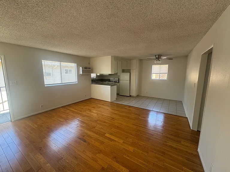 14308 Tiara St — Photo 8