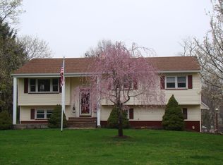 21 Harcourt Ln, Basking Ridge, NJ 07920