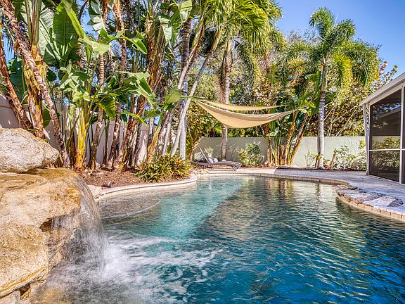 3rd image of 118 E Hampton Way