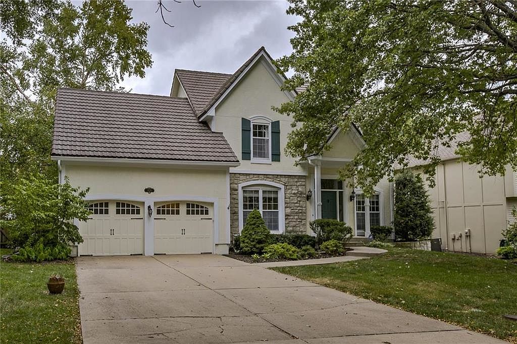 8124 Lingle Ln, Lenexa, KS 66215 | Zillow