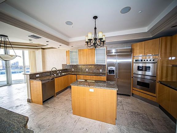 3rd image of 7000 Island Blvd #Penthouse 6