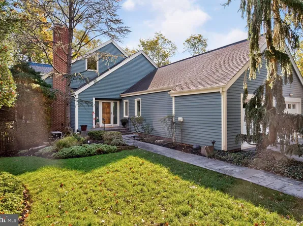 10701 Clermont Ave, Garrett Park, MD 20896