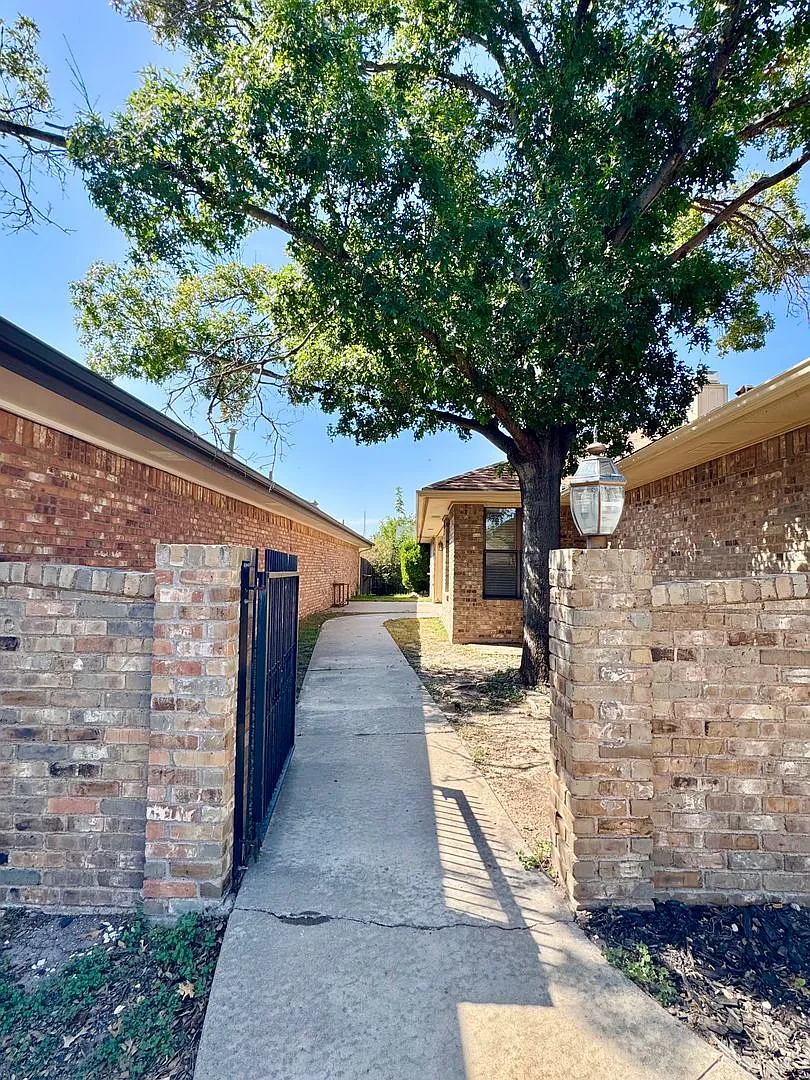 Now Available! - 2 Bedroom Home In Capitol Heights! — Photo 2