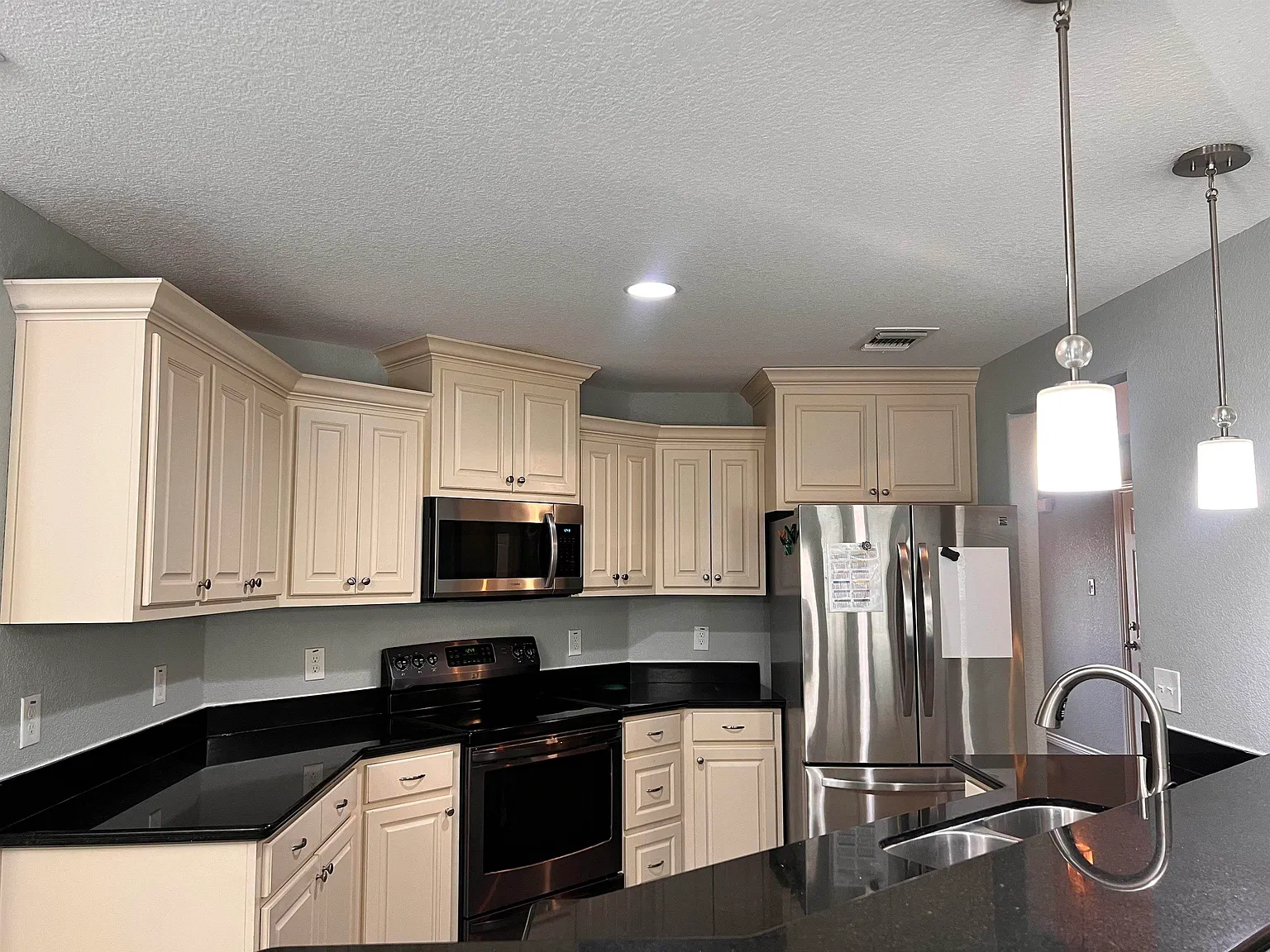 3 bed, 2.5 bath, 1680 sqft, $1,950 — Photo 3